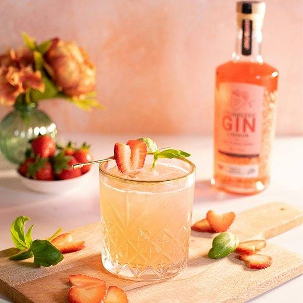 Strawberry and Basil Fizz Cocktail